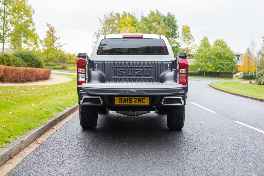 Isuzu D-Max XTR 2019 года  (UK) (фото 34 из 40)